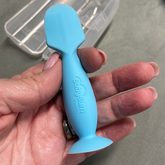 BABY TOOLS: SAFETY NAIL CLIPPER, BABY BUM PADDLE, NASAL ASPIRATOR & BUTT PASTE - Picture 5 of 8